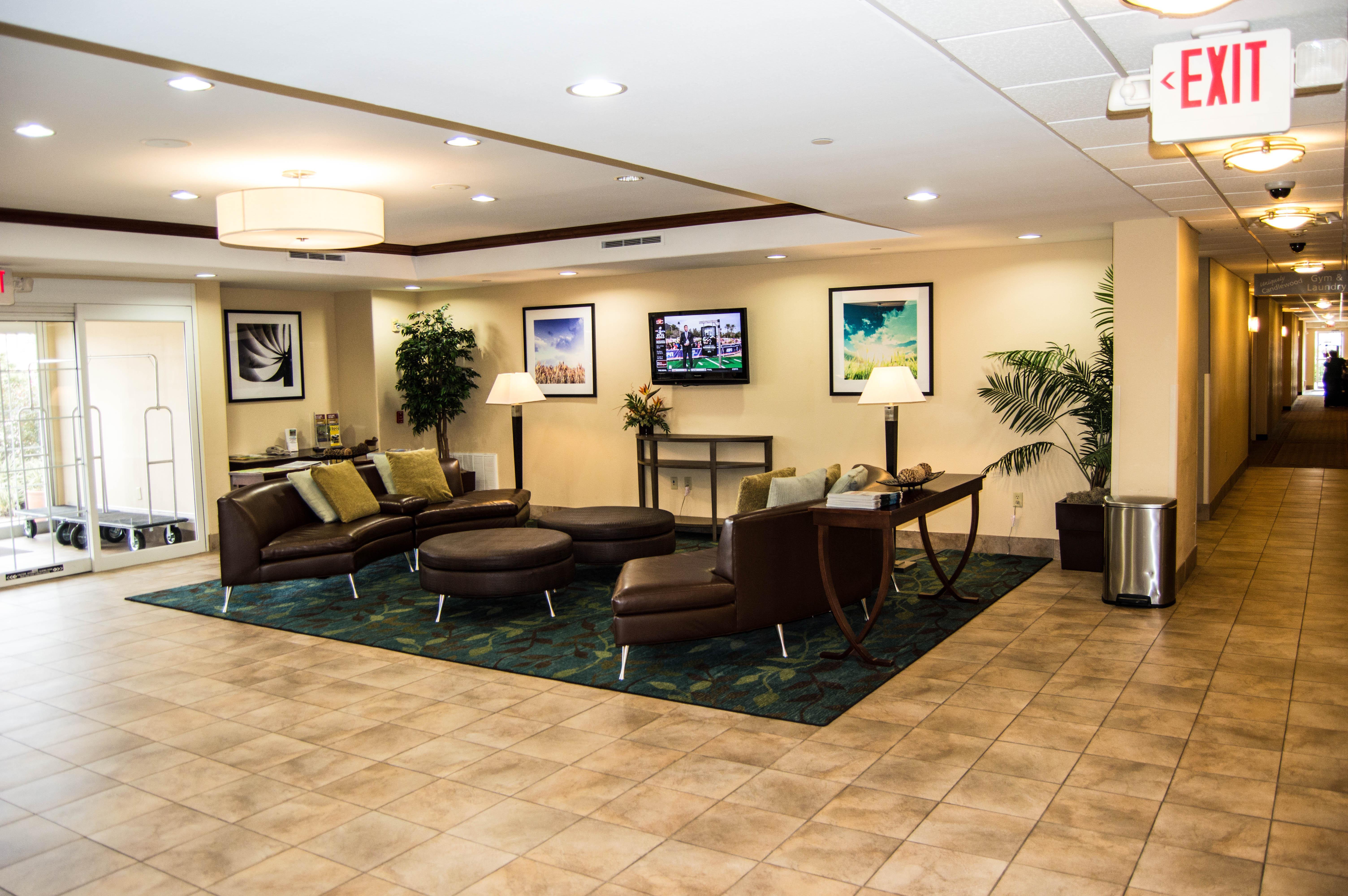 Candlewood Victoria By Ihg Екстер'єр фото