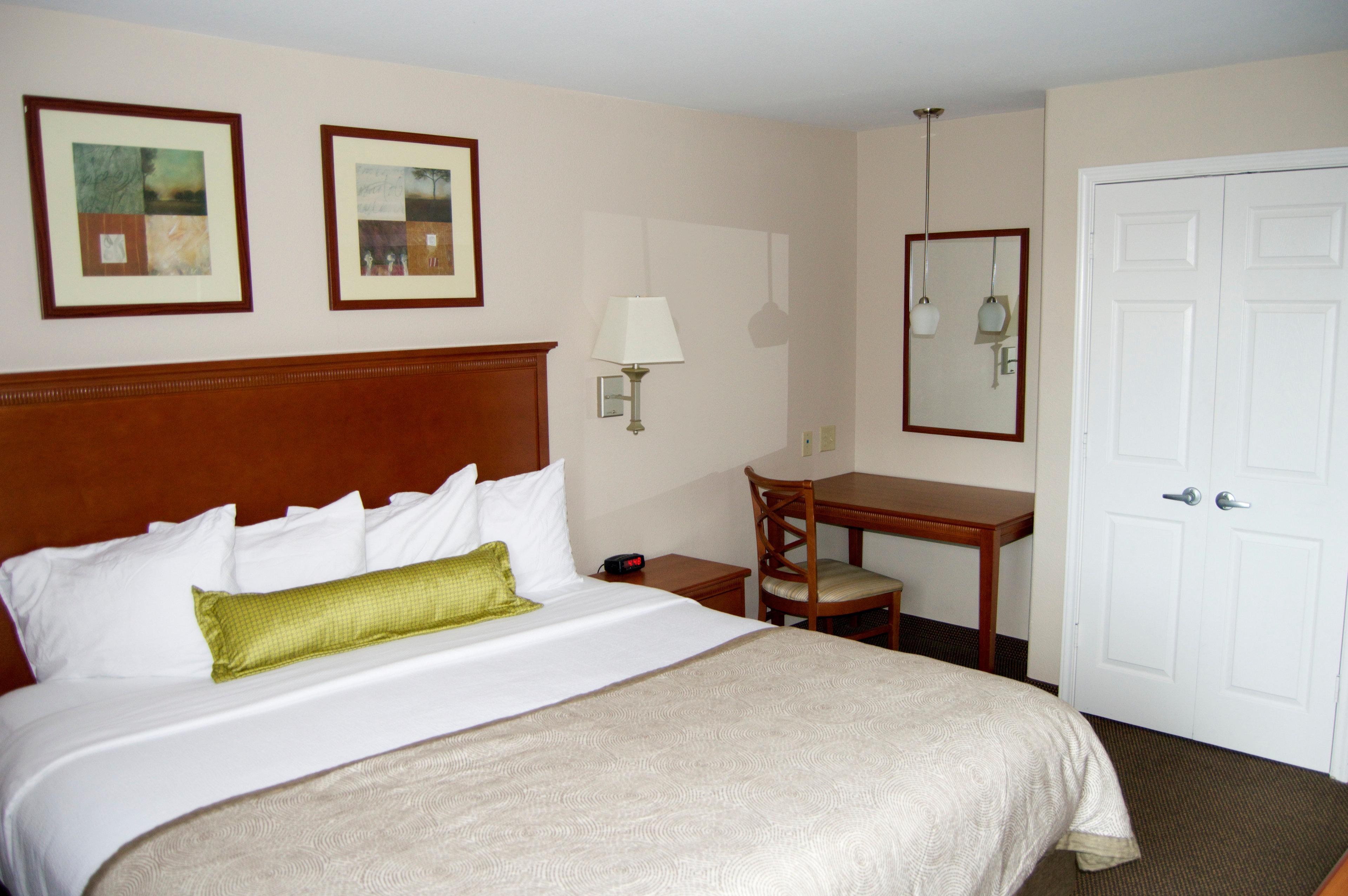 Candlewood Victoria By Ihg Екстер'єр фото