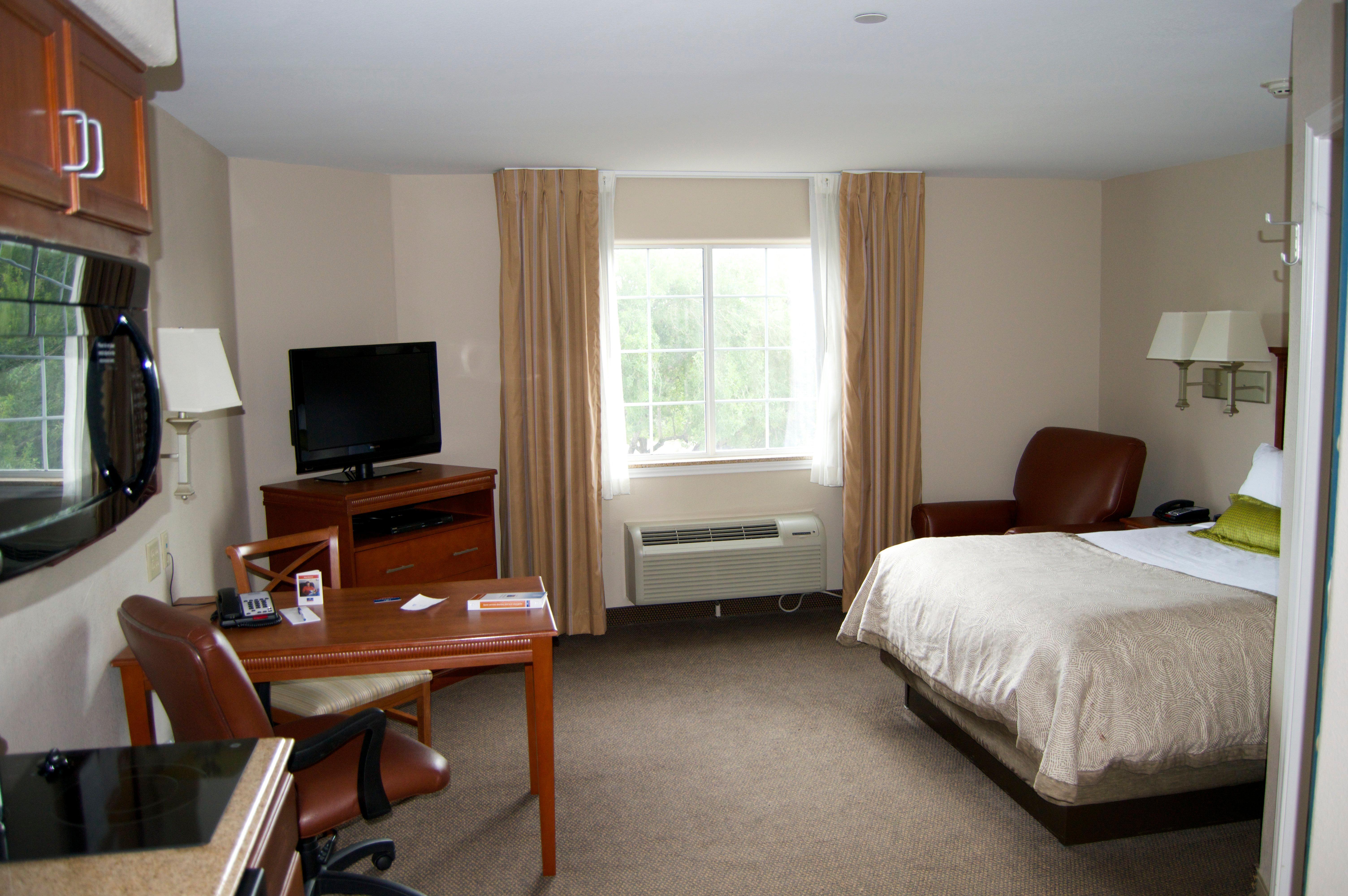 Candlewood Victoria By Ihg Екстер'єр фото