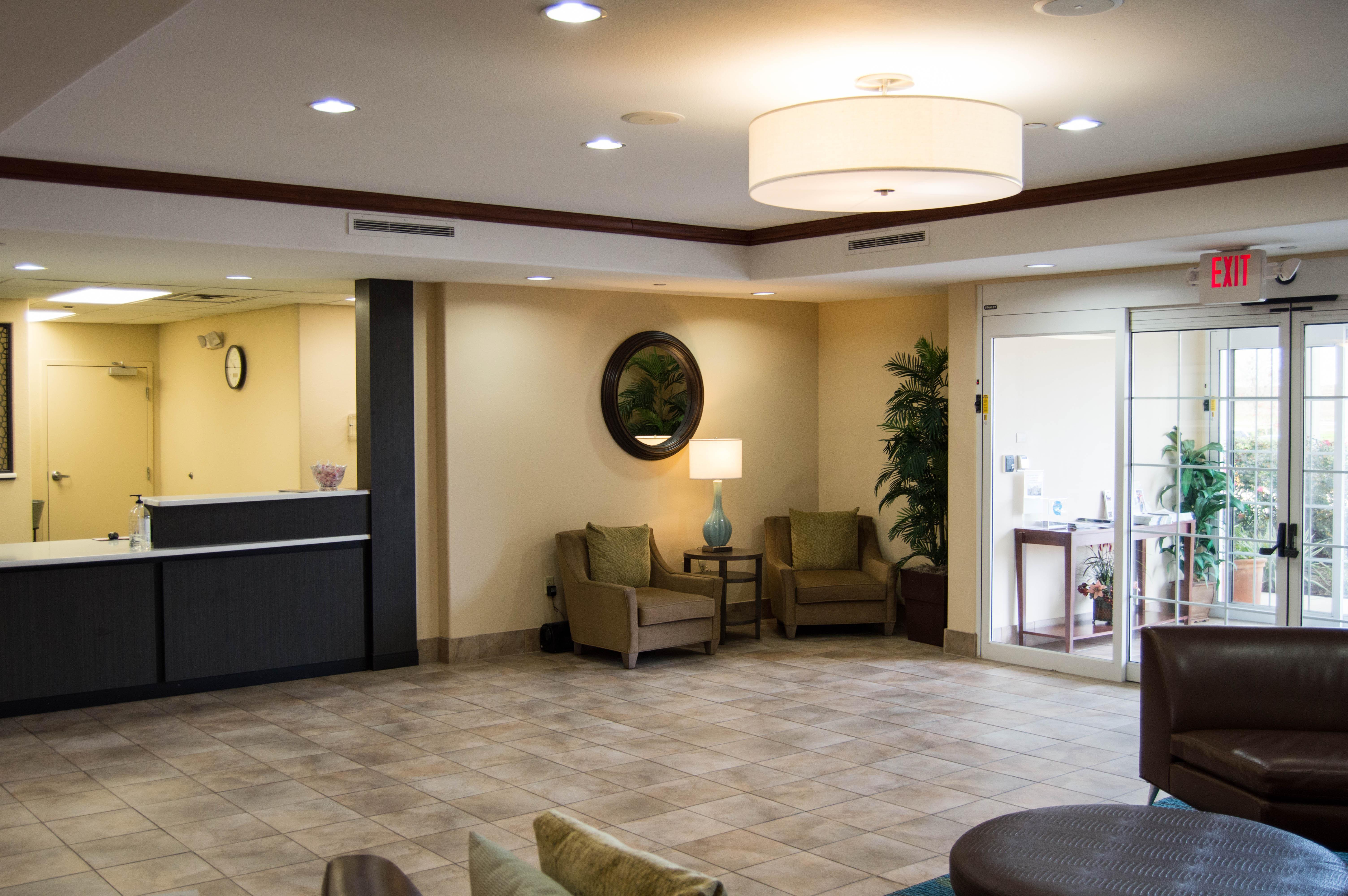 Candlewood Victoria By Ihg Екстер'єр фото