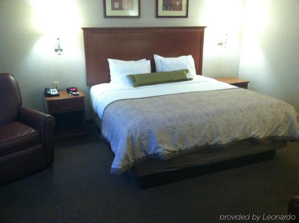 Candlewood Victoria By Ihg Екстер'єр фото