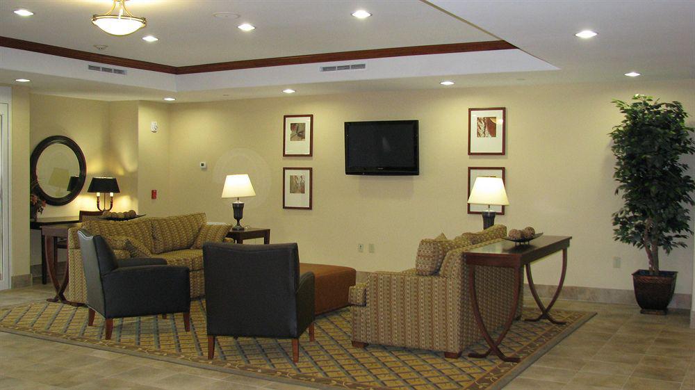 Candlewood Victoria By Ihg Екстер'єр фото